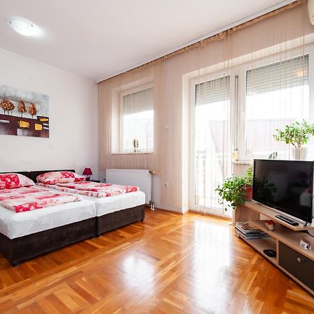 Momo'S Studio Apartment Subotica Dış mekan fotoğraf
